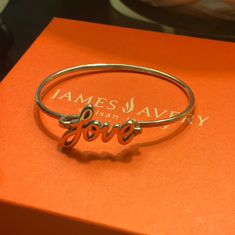 Retired Love hook on bracelet
Just in time for Valentine’s